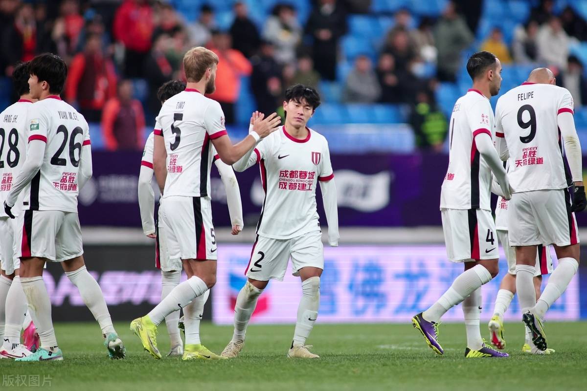 加时末段突围战来临，成都蓉城围绕荷甲状态回暖，更衣室稳定，阵容厚度经受考验的简单介绍-开云app综合